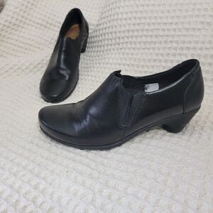 NAOT Womens Slip On Black Leather Shoes Cork Footbed Size 40 US 9M‎ 1.75" heel